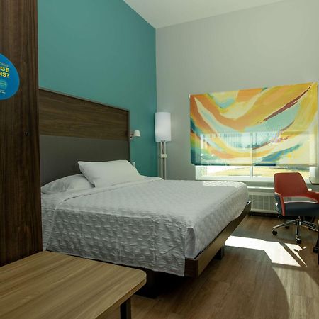 Tru By Hilton The Colony Hotel Exterior photo