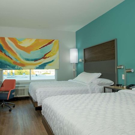 Tru By Hilton The Colony Hotel Exterior photo